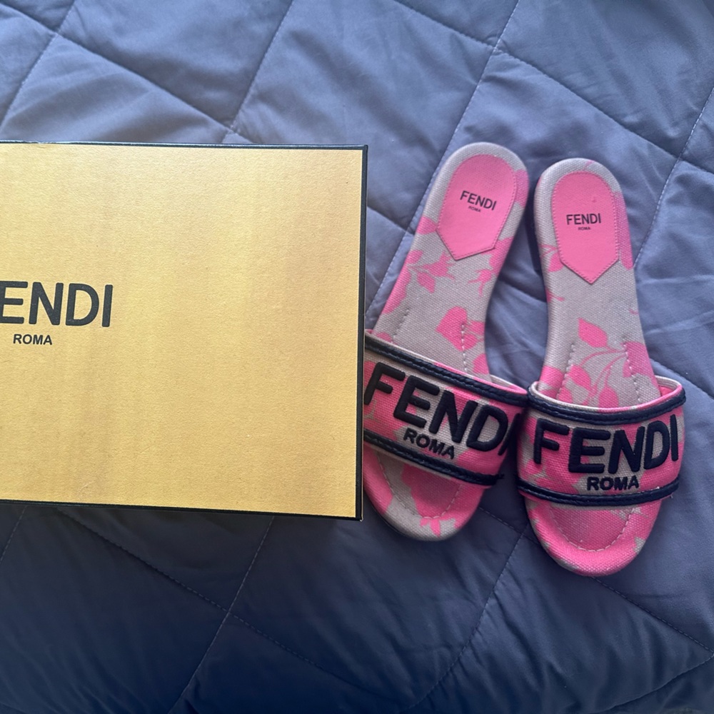 Fendi sandals - Picture 2 of 2